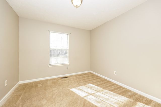 620 Cedar Bend Ln, La Vergne, TN 37086