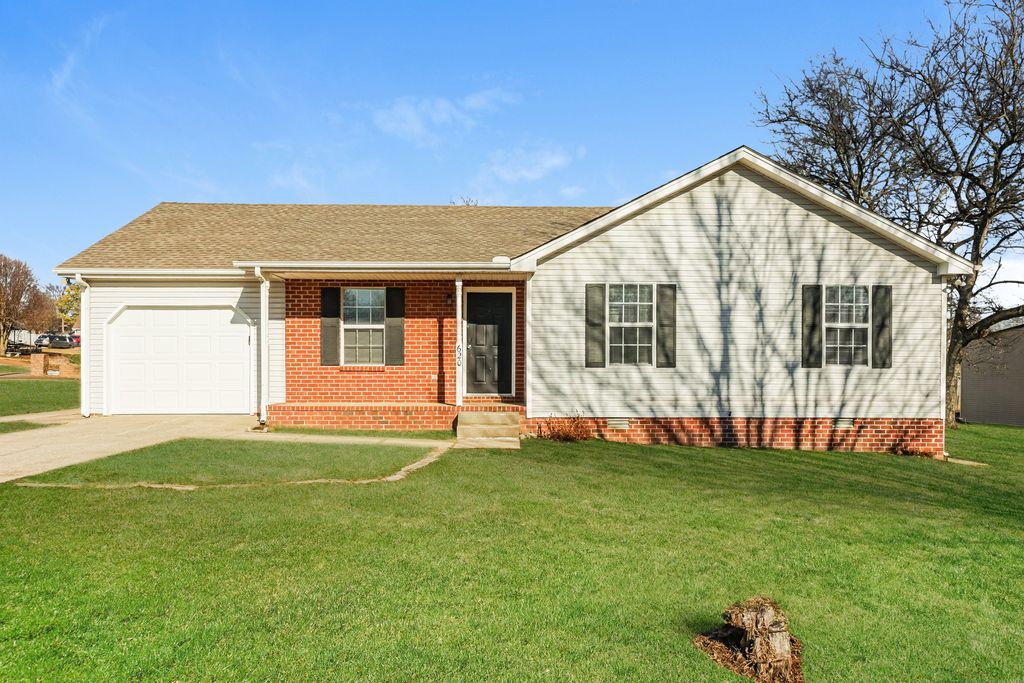 620 Cedar Bend Ln, La Vergne, TN 37086