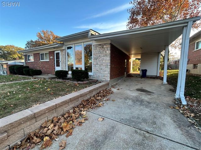 7424 Anrose Drive, University City, MO 63130