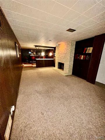 7424 Anrose Drive, University City, MO 63130