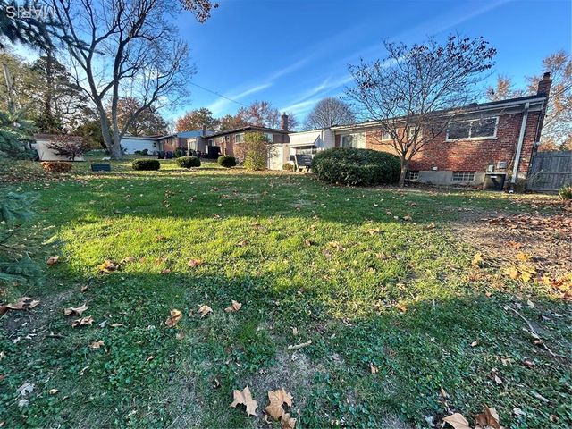 7424 Anrose Drive, University City, MO 63130