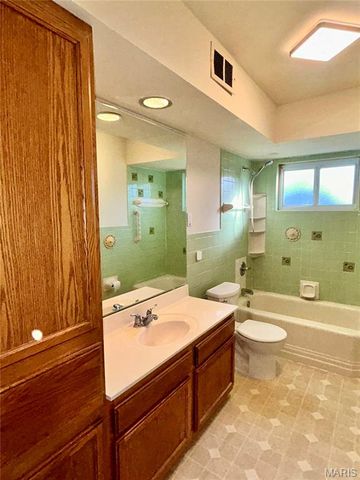 7424 Anrose Drive, University City, MO 63130