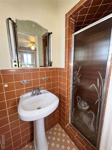 7424 Anrose Drive, University City, MO 63130