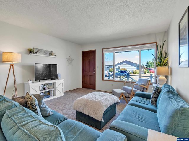 1841 Umpqua Rd, Woodburn, OR 97071