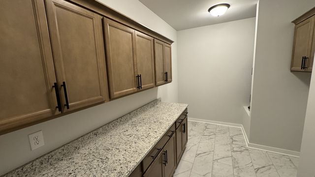 504 W Foxrun, Springfield, TN 37172