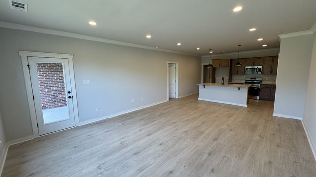 504 W Foxrun, Springfield, TN 37172