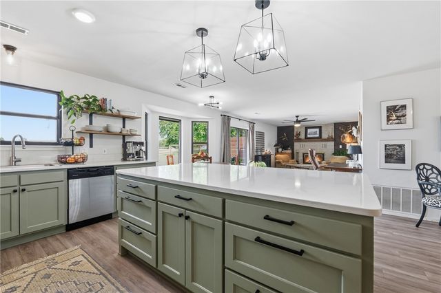116 W 26th Circle, Fayetteville, AR 72701