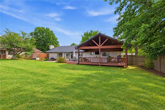 116 W 26th Circle, Fayetteville, AR 72701