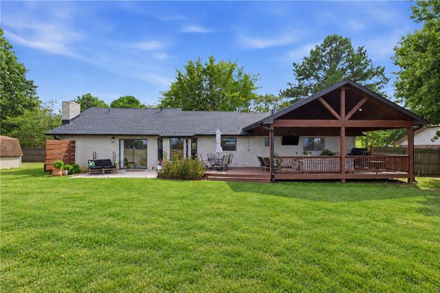 116 W 26th Circle, Fayetteville, AR 72701