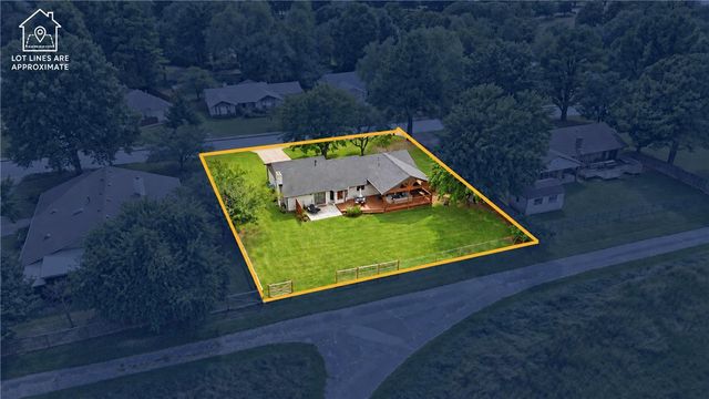 116 W 26th Circle, Fayetteville, AR 72701