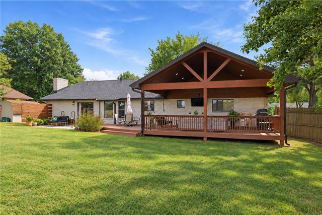 116 W 26th Circle, Fayetteville, AR 72701