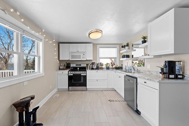 1222 S MONROE AVENUE, Green Bay, WI 54301