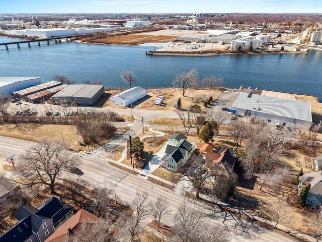 1222 S MONROE AVENUE, Green Bay, WI 54301