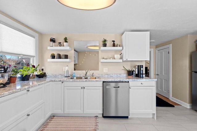 1222 S MONROE AVENUE, Green Bay, WI 54301