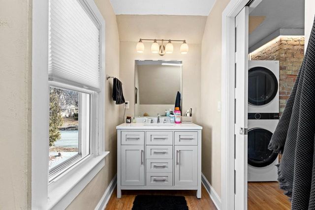 1222 S MONROE AVENUE, Green Bay, WI 54301