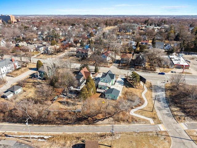 1222 S MONROE AVENUE, Green Bay, WI 54301