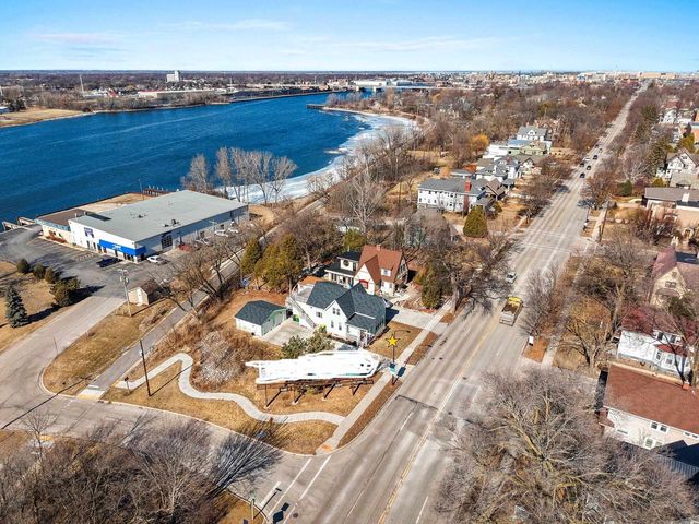 1222 S MONROE AVENUE, Green Bay, WI 54301