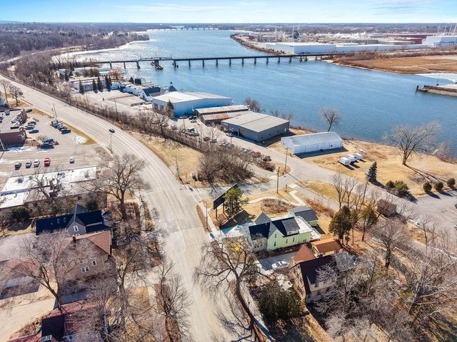 1222 S MONROE AVENUE, Green Bay, WI 54301