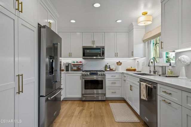 584 Fresh Meadows Road, Simi Valley, CA 93065