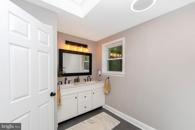 480 HARTFORD RD, Mount Laurel, NJ 08054