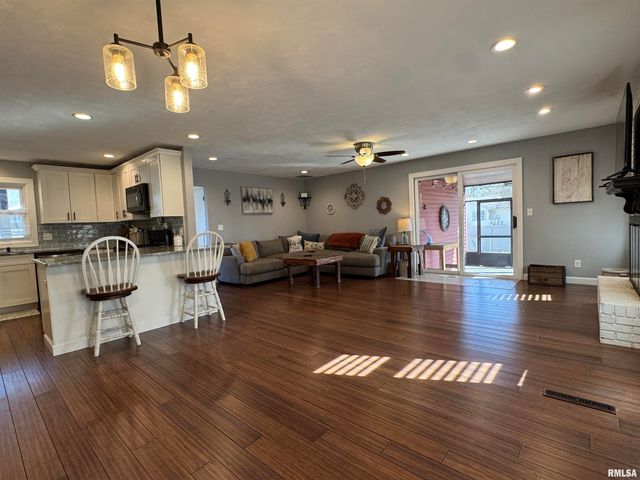 3300 Haviland Drive, Springfield, IL 62704