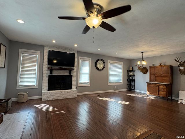 3300 Haviland Drive, Springfield, IL 62704