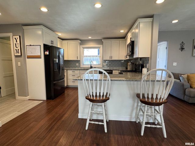 3300 Haviland Drive, Springfield, IL 62704