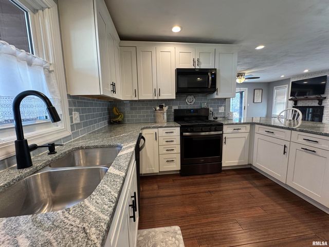 3300 Haviland Drive, Springfield, IL 62704