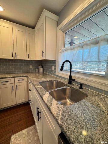 3300 Haviland Drive, Springfield, IL 62704