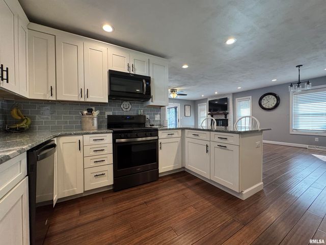 3300 Haviland Drive, Springfield, IL 62704