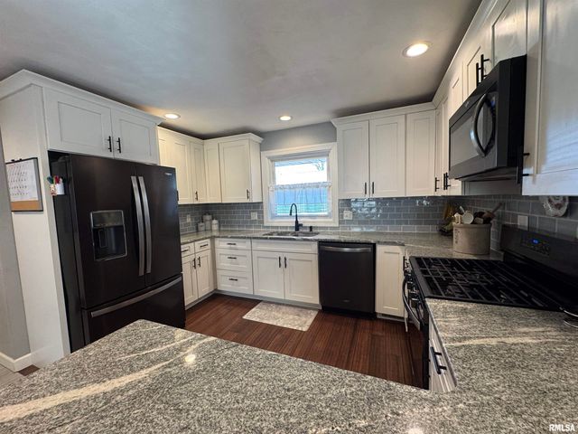 3300 Haviland Drive, Springfield, IL 62704