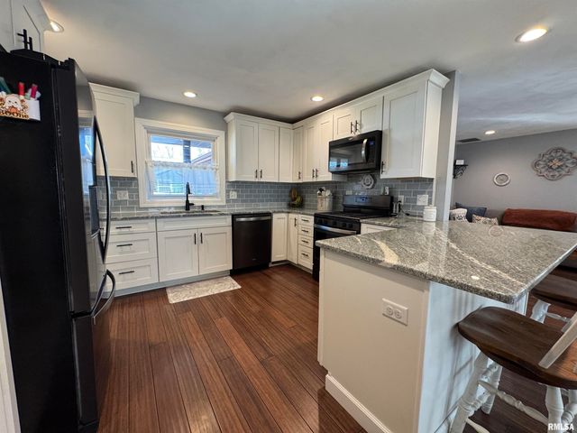 3300 Haviland Drive, Springfield, IL 62704