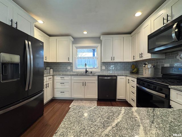 3300 Haviland Drive, Springfield, IL 62704