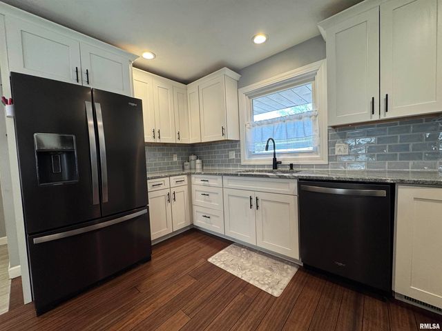 3300 Haviland Drive, Springfield, IL 62704