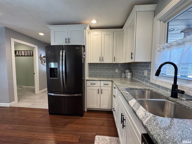 3300 Haviland Drive, Springfield, IL 62704