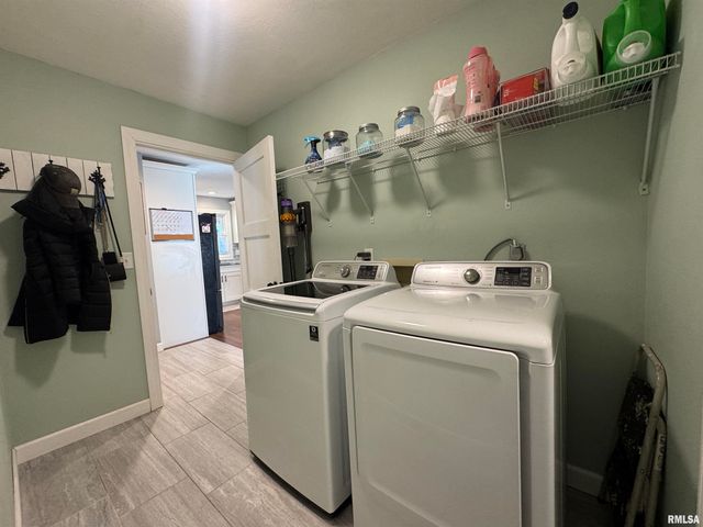 3300 Haviland Drive, Springfield, IL 62704