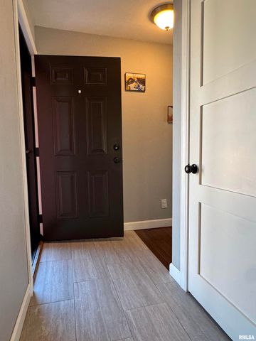 3300 Haviland Drive, Springfield, IL 62704