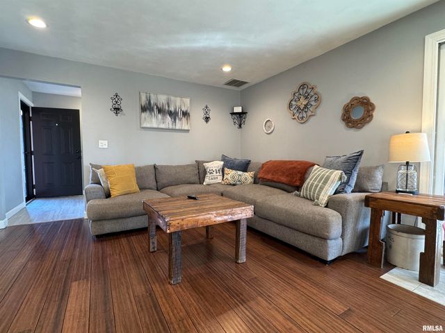 3300 Haviland Drive, Springfield, IL 62704