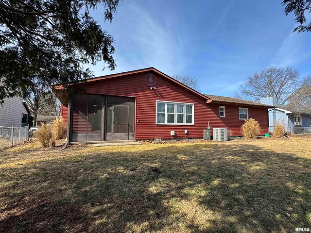 3300 Haviland Drive, Springfield, IL 62704