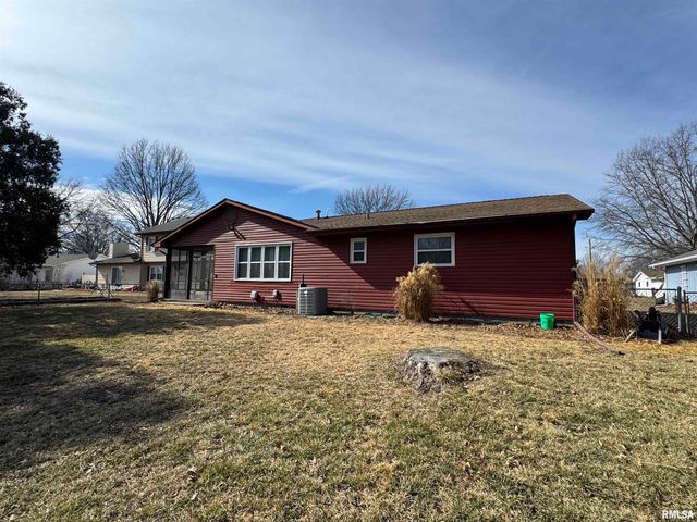 3300 Haviland Drive, Springfield, IL 62704