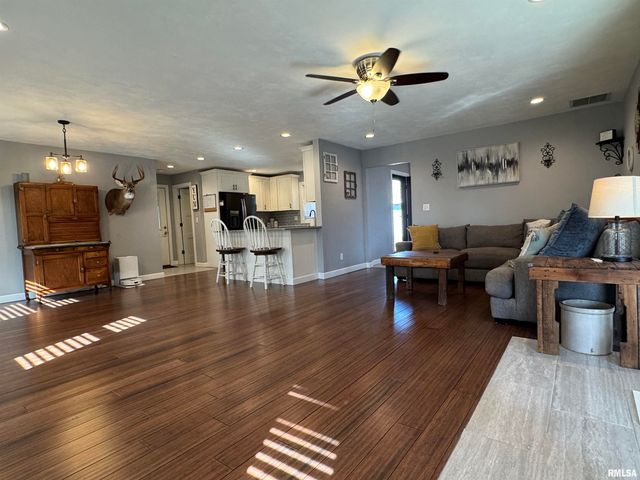 3300 Haviland Drive, Springfield, IL 62704