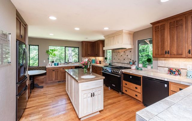 20565 Bellwood Ct, Foresthill, CA 95631