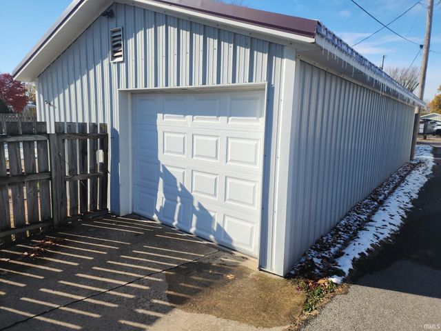 112 E Beckley Street, Royal Center, IN 46978