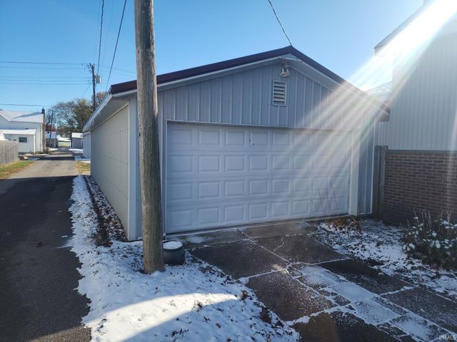 112 E Beckley Street, Royal Center, IN 46978