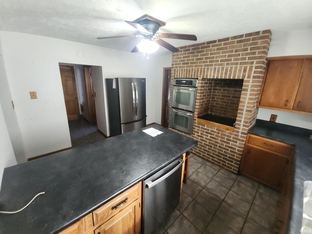 112 E Beckley Street, Royal Center, IN 46978