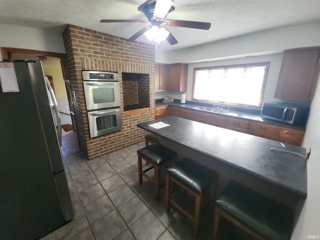 112 E Beckley Street, Royal Center, IN 46978