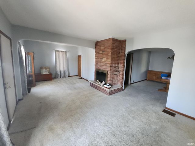 112 E Beckley Street, Royal Center, IN 46978