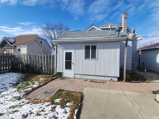 112 E Beckley Street, Royal Center, IN 46978