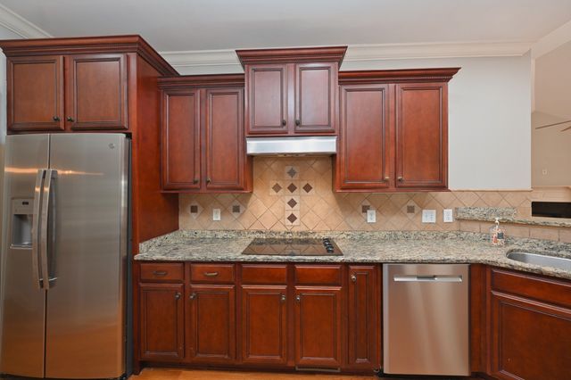 1056 Island Brook Dr, Hendersonville, TN 37075