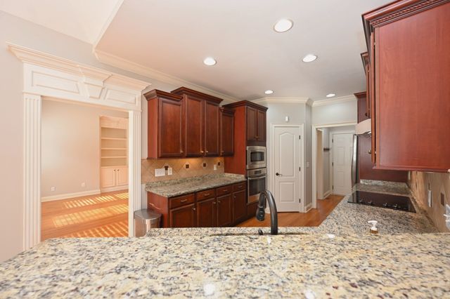 1056 Island Brook Dr, Hendersonville, TN 37075